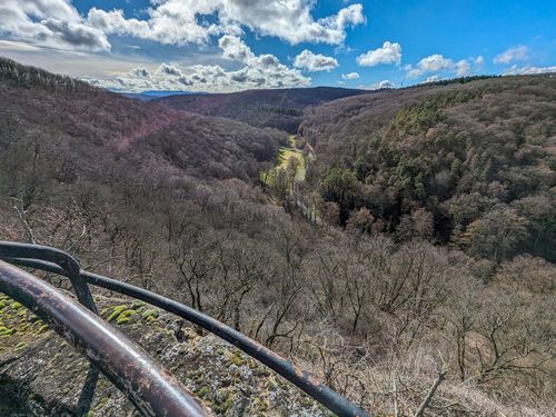 Ausblick von der Teufelsrutsch bei Nack auf das Wiesbachtal