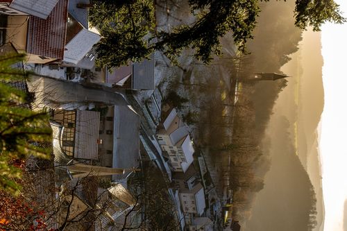 Blick über Falkenstein im Donnersbergkreis zum Sonnenuntergang